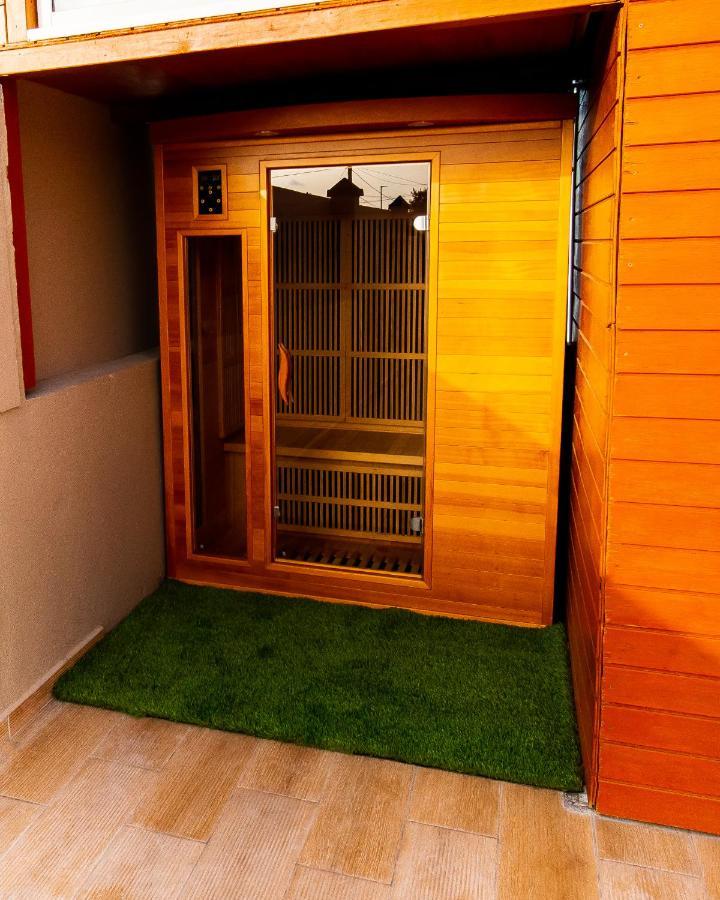 Studio jacuzzis et piscine au centre ville de Port-Louis Extérieur photo