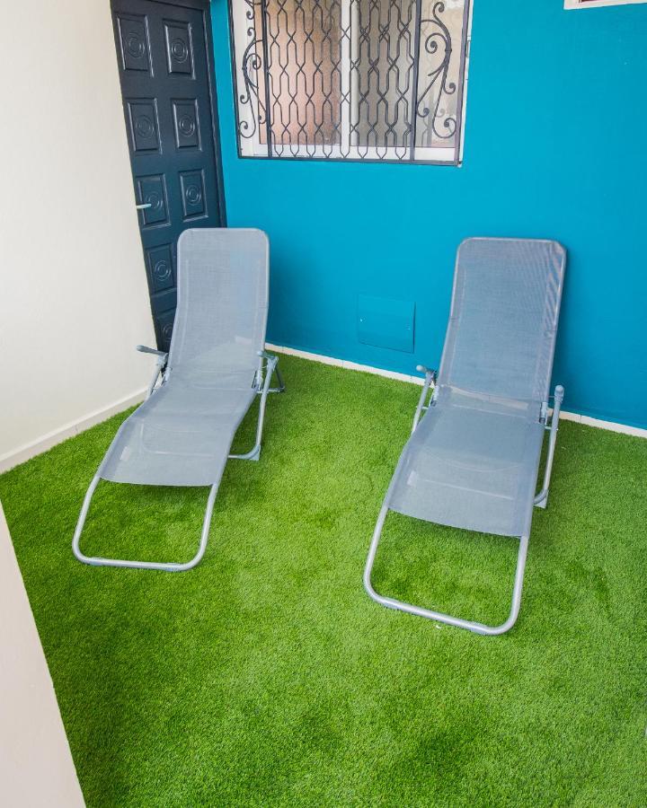 Studio jacuzzis et piscine au centre ville de Port-Louis Extérieur photo