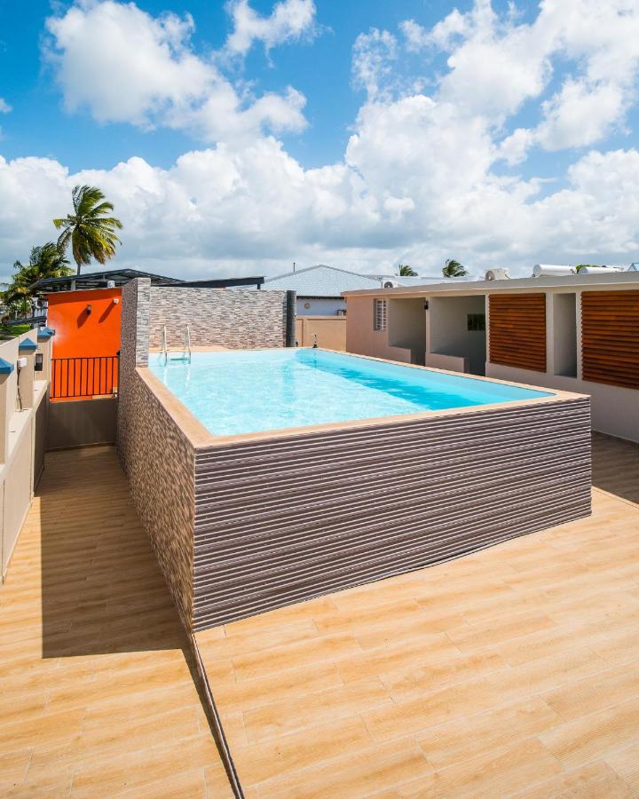 Studio jacuzzis et piscine au centre ville de Port-Louis Extérieur photo