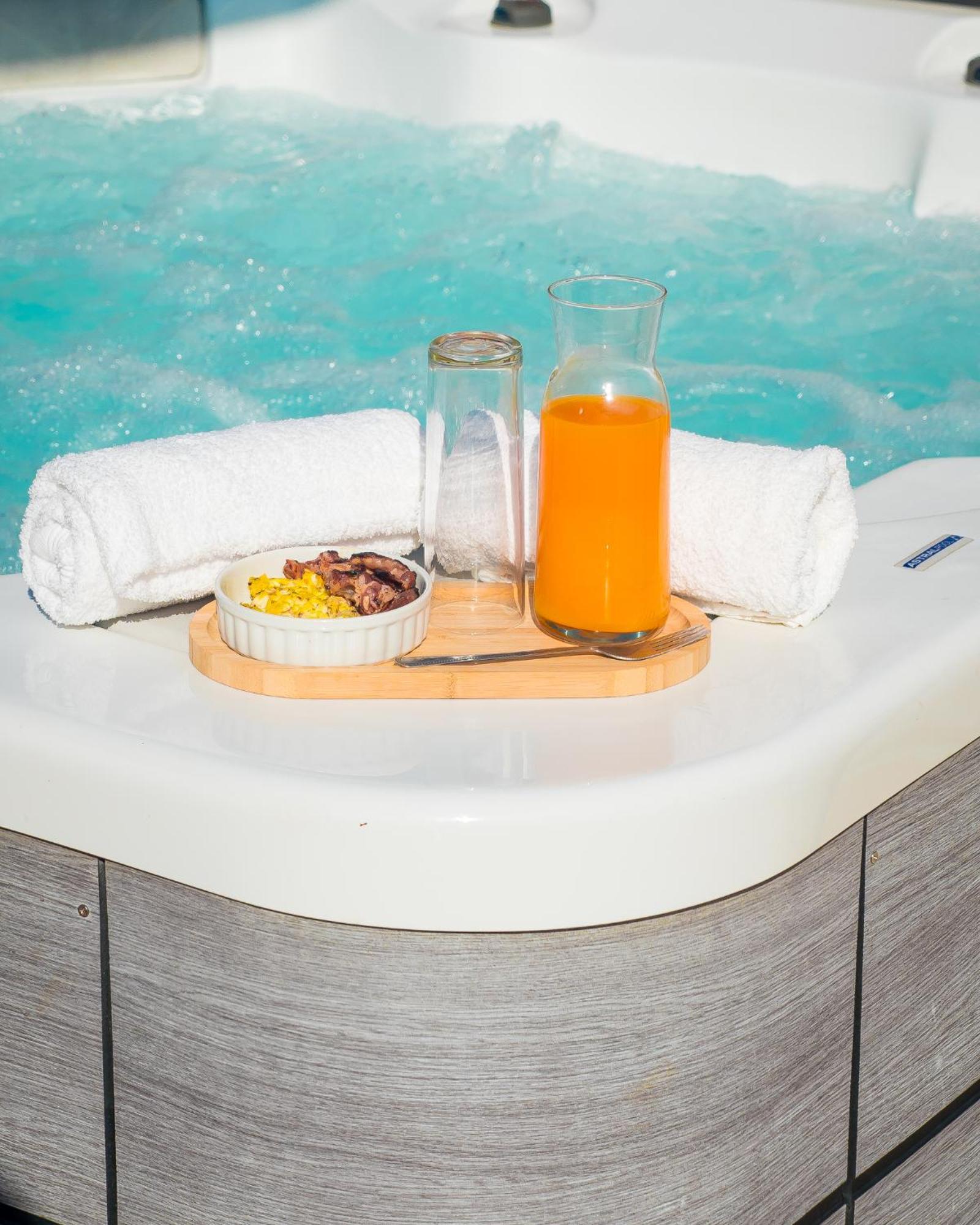 Studio jacuzzis et piscine au centre ville de Port-Louis Extérieur photo